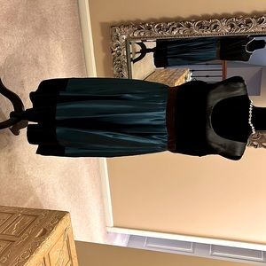 Silk multicolored dress with scoop neck, empire waist and loosely pleated bottom